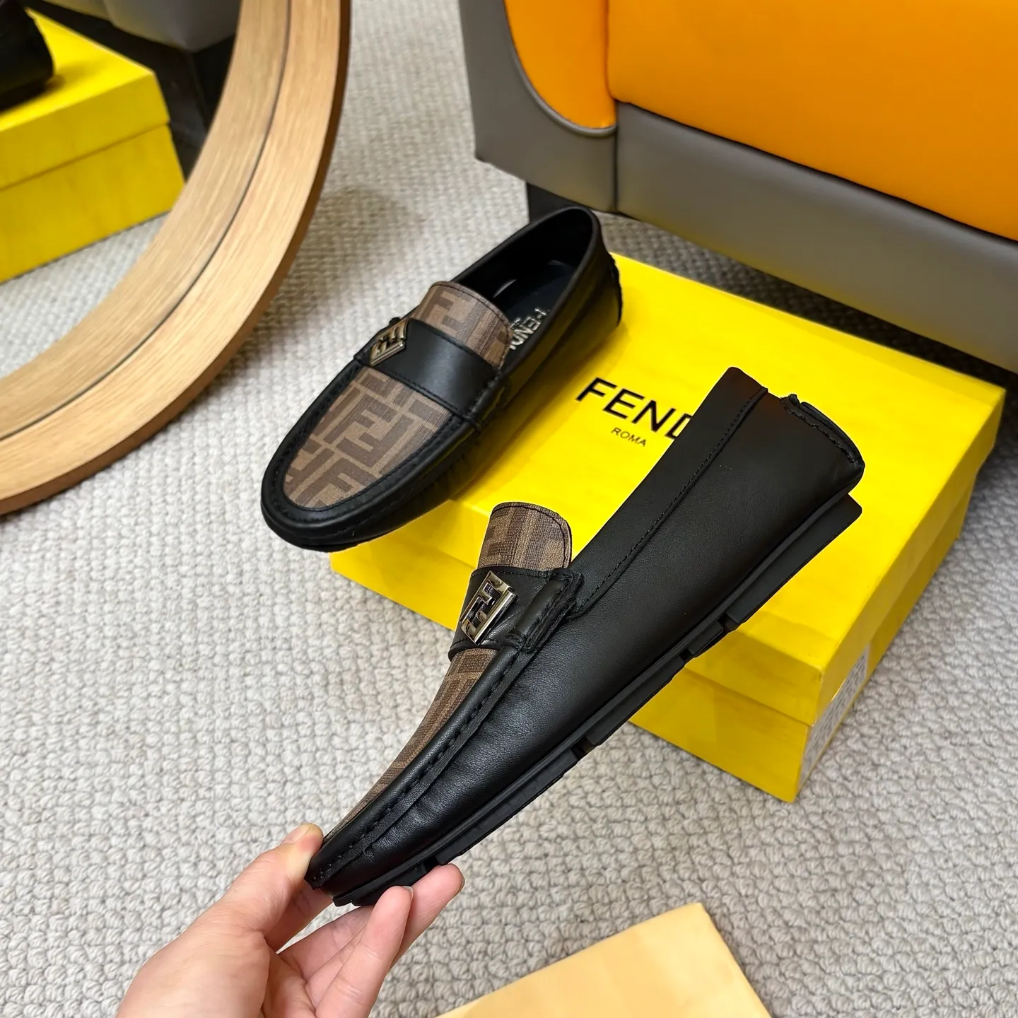 Men's shoes 💰420 [FENDI Fendi] 2⃣️0⃣️2⃣️5️⃣New Milan men's fashion lazy catwalk style ✅ fashionable casual beanie shoes, imported calfskin fabric, super smooth texture, sweat-absorbent and breathable, (sheepskin lining). Metal LOGO on the shoe body, Medusa avatar, irregular avatar, high-end craftsmanship logo✅ French Loft set foot design style 👟Low-key and elegant, great on-foot effect... Men's shoe size: 38-46 (4-12)